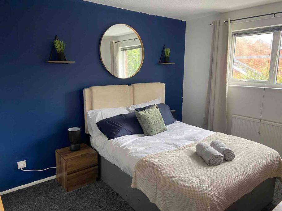 Manchester - Eccles - Business - Contractors - Families - Discounts Available Экстерьер фото