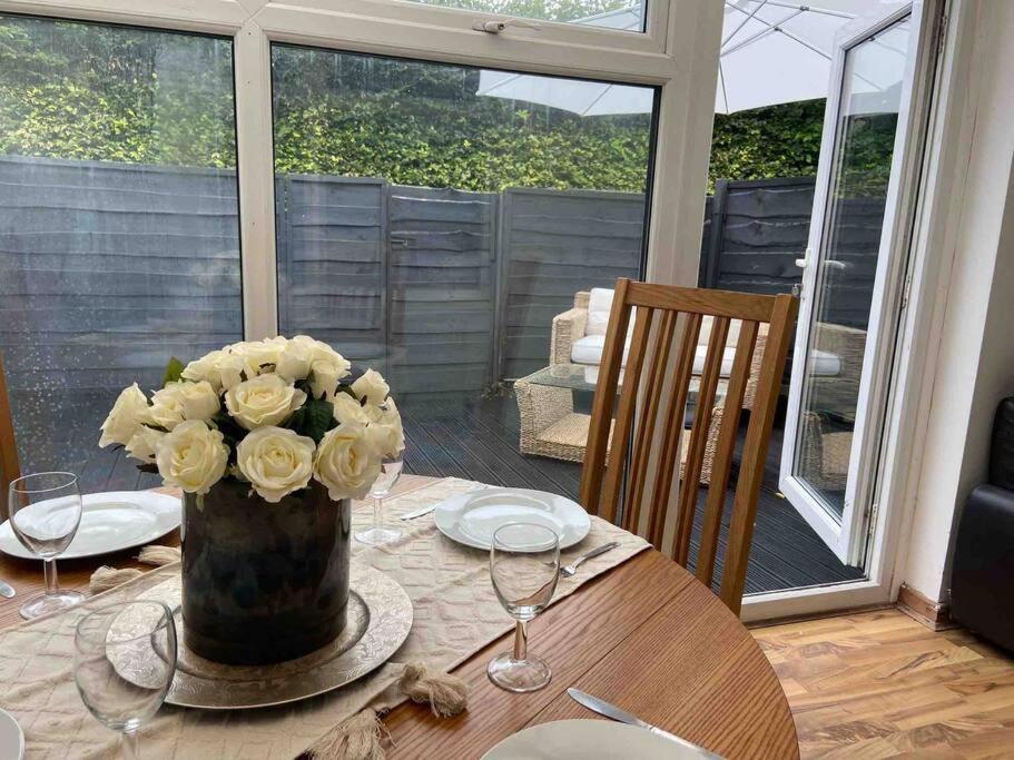 Manchester - Eccles - Business - Contractors - Families - Discounts Available Экстерьер фото