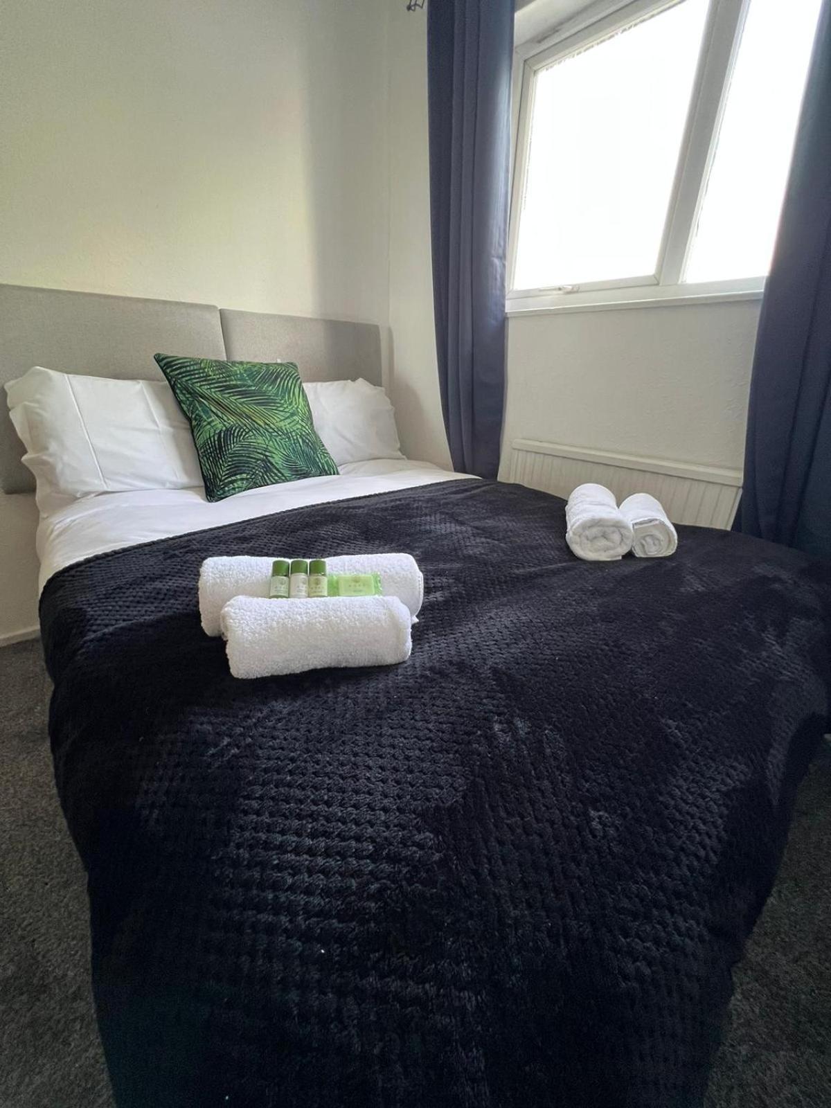 Manchester - Eccles - Business - Contractors - Families - Discounts Available Экстерьер фото