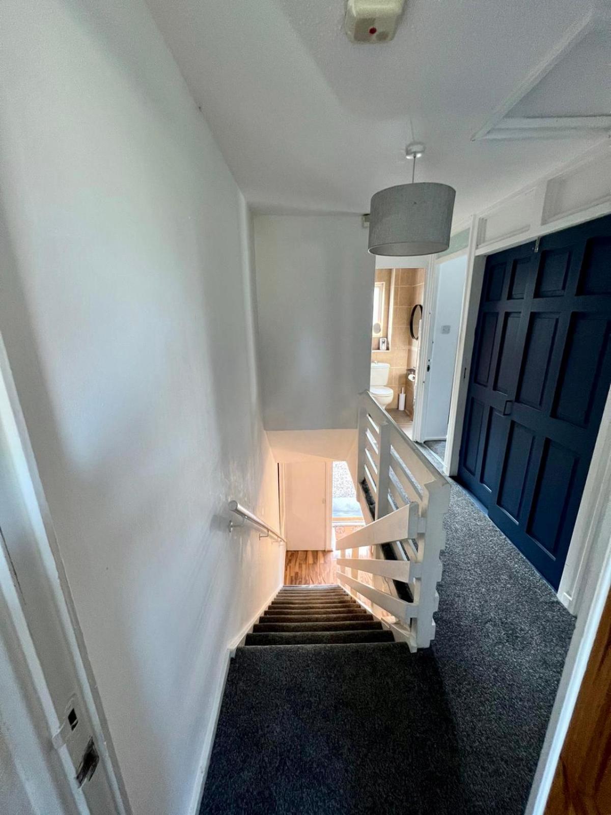 Manchester - Eccles - Business - Contractors - Families - Discounts Available Экстерьер фото