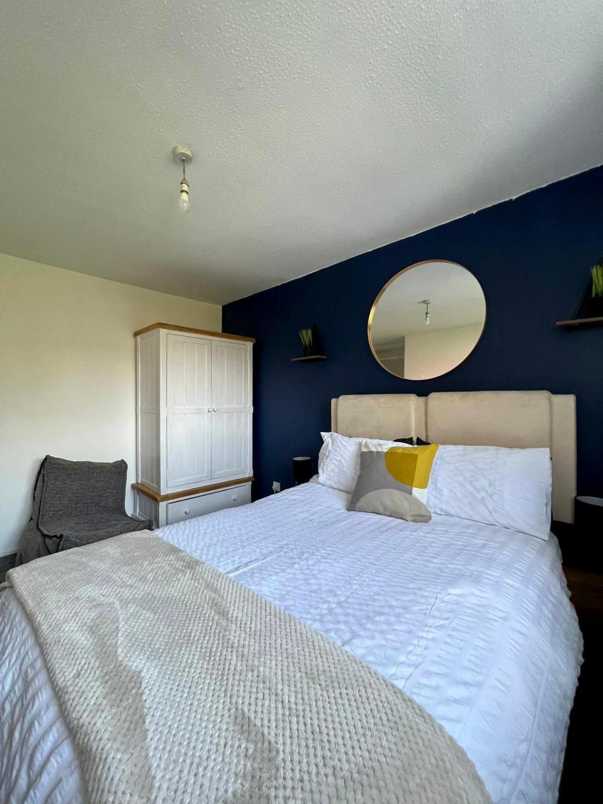 Manchester - Eccles - Business - Contractors - Families - Discounts Available Экстерьер фото
