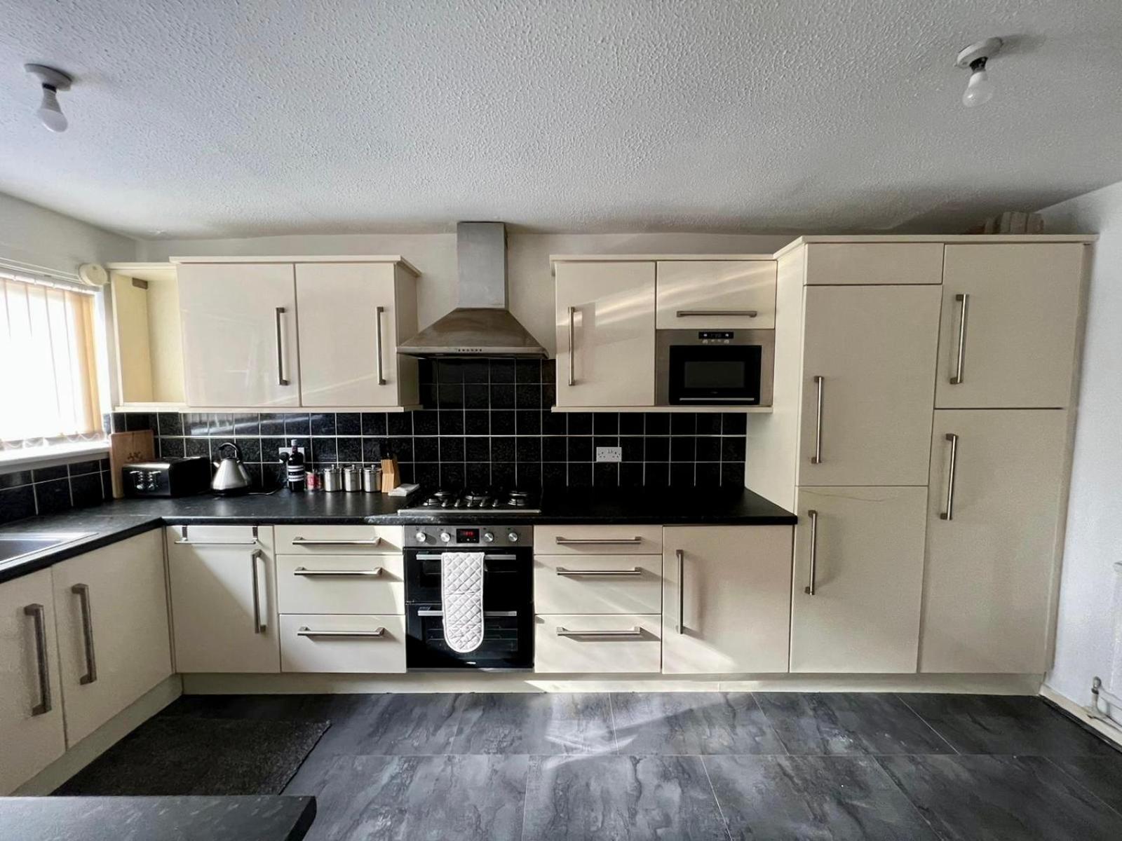 Manchester - Eccles - Business - Contractors - Families - Discounts Available Экстерьер фото